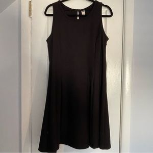 Little black dress sz L Old Navy keyhole back detail side zipper